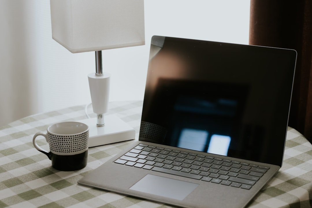 Best supplements for afternoon energy: capsules on a focused work desk