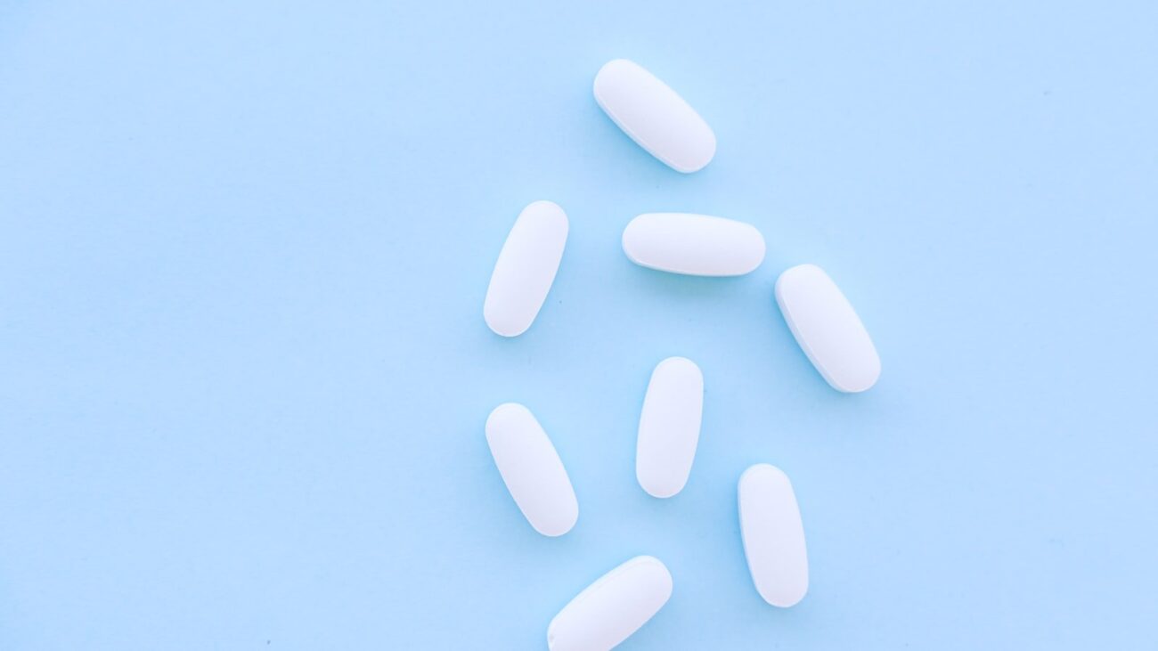 Methylene blue vs Mind Lab Pro comparison with NooBlue USP-grade methylene blue capsules